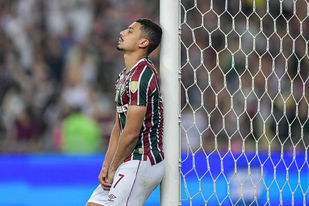 André se emociona após classificação do Fluminense contra o Grêmio — Foto: Thiago Ribeiro/AGIF