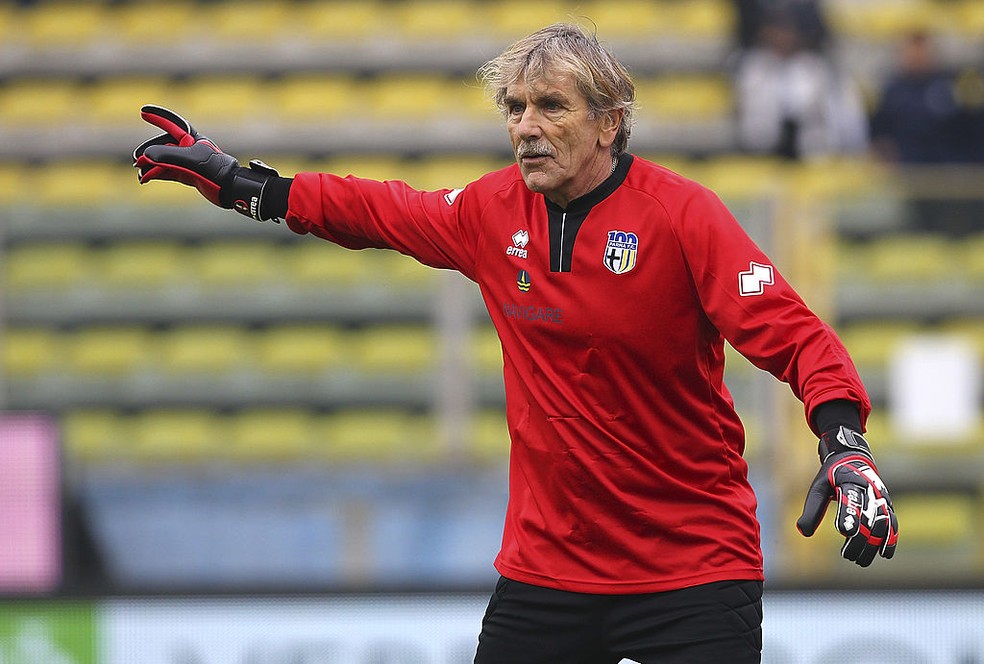 Aos 83 anos, goleiro retorna na 7ª divisão italiana e revela segredo da longevidade: "Sexo"