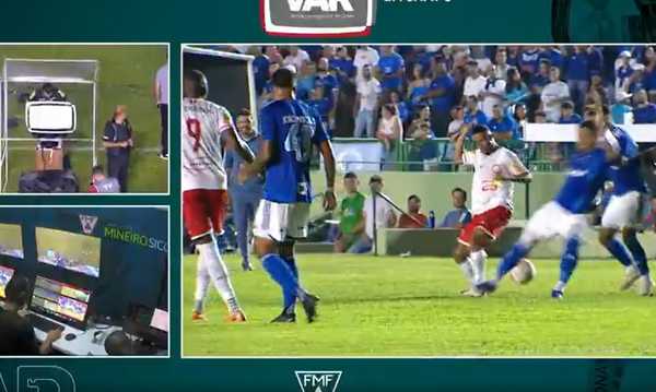 Var chama e Zé Ivaldo é expulso em partida entre Tombense e Cruzeiro.