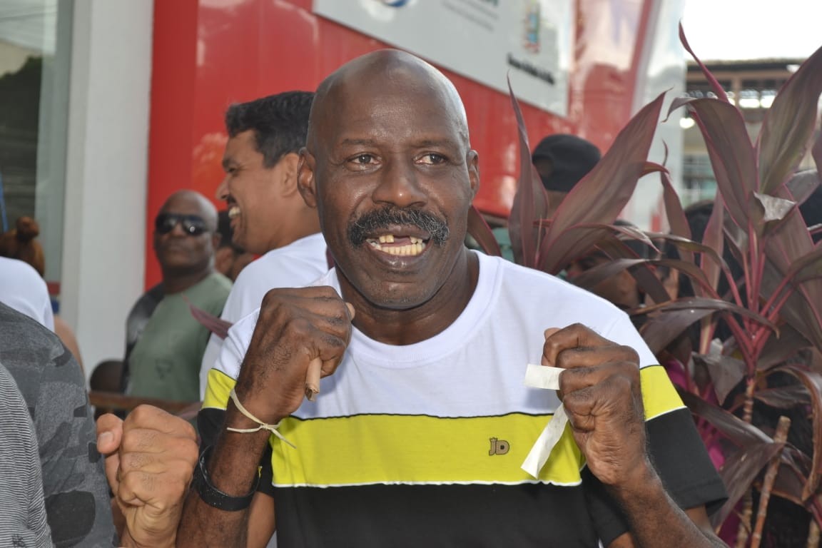 Holyfield é homenageado durante Campeonato Baiano Aberto de Boxe, em ...