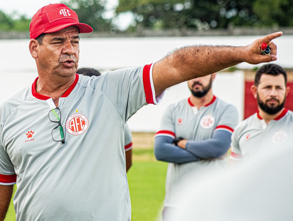 Moacir Júnior inicia trabalho no América-RN — Foto: Edmario Oliveira/América FC