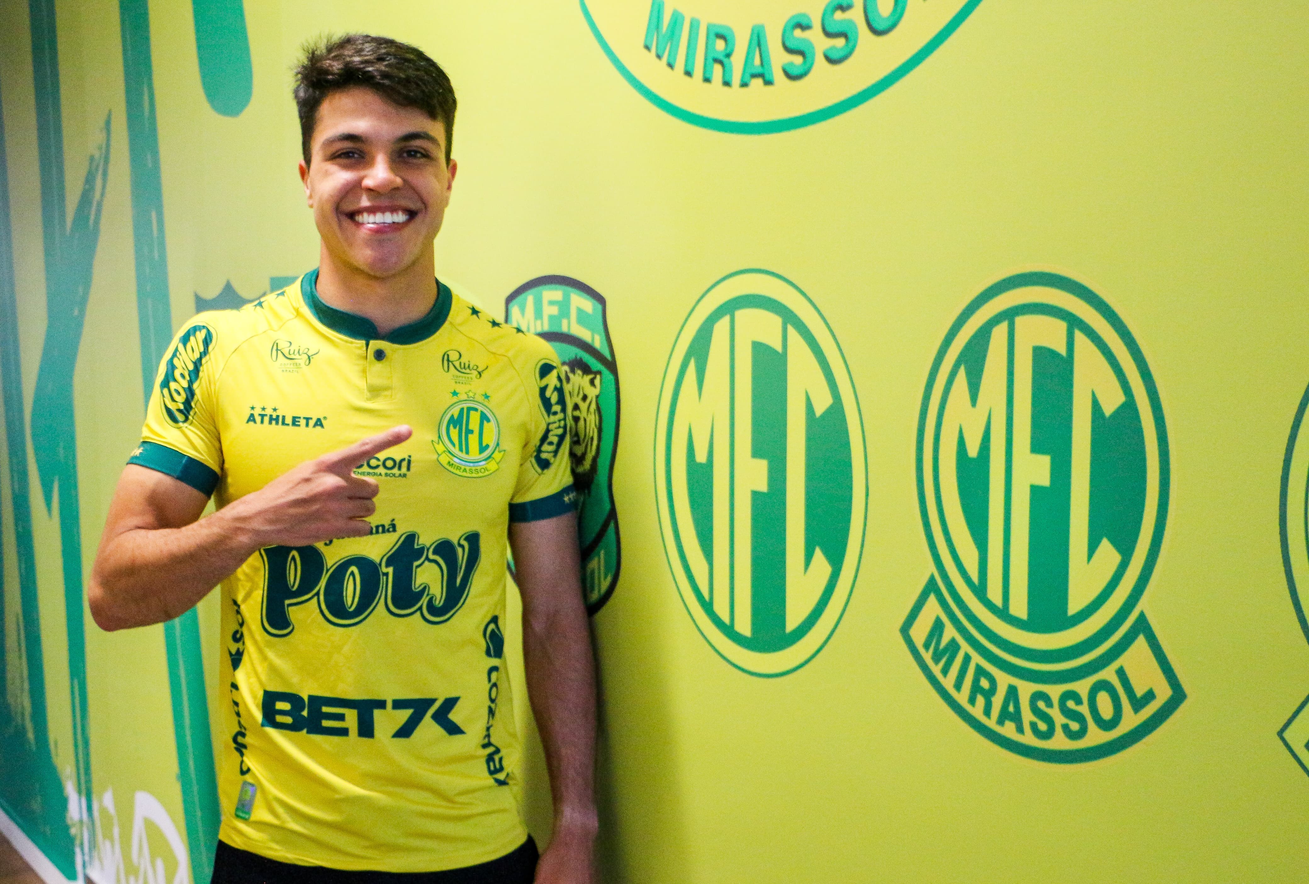 Ex-Corinthians, Roni é apresentado no Mirassol e descarta vaidade ...