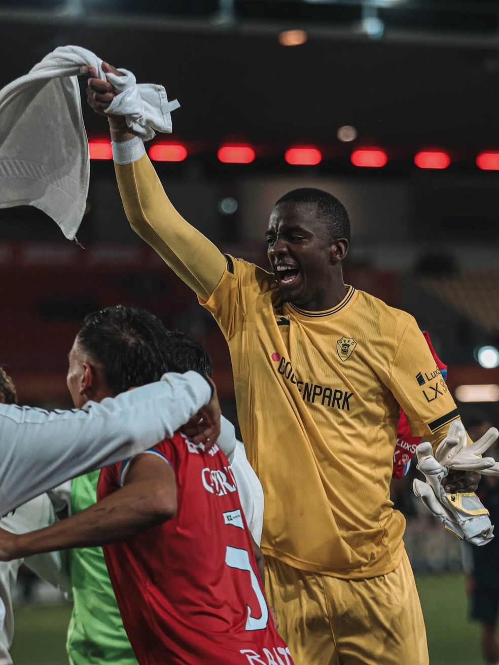Andrew comemora com o Gil Vicente � Foto: Divulga��o / Gil Vicente