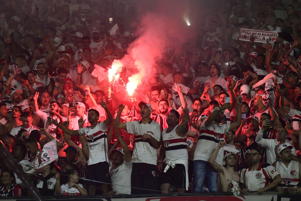 Torcida do São Paulo no jogo contra o Corinthians — Foto: Marcos Ribolli