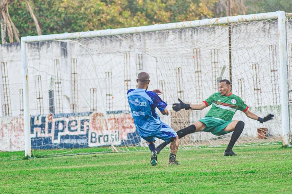 Partida do Fácilnet Futebol Clube no estádio Clementino Lima