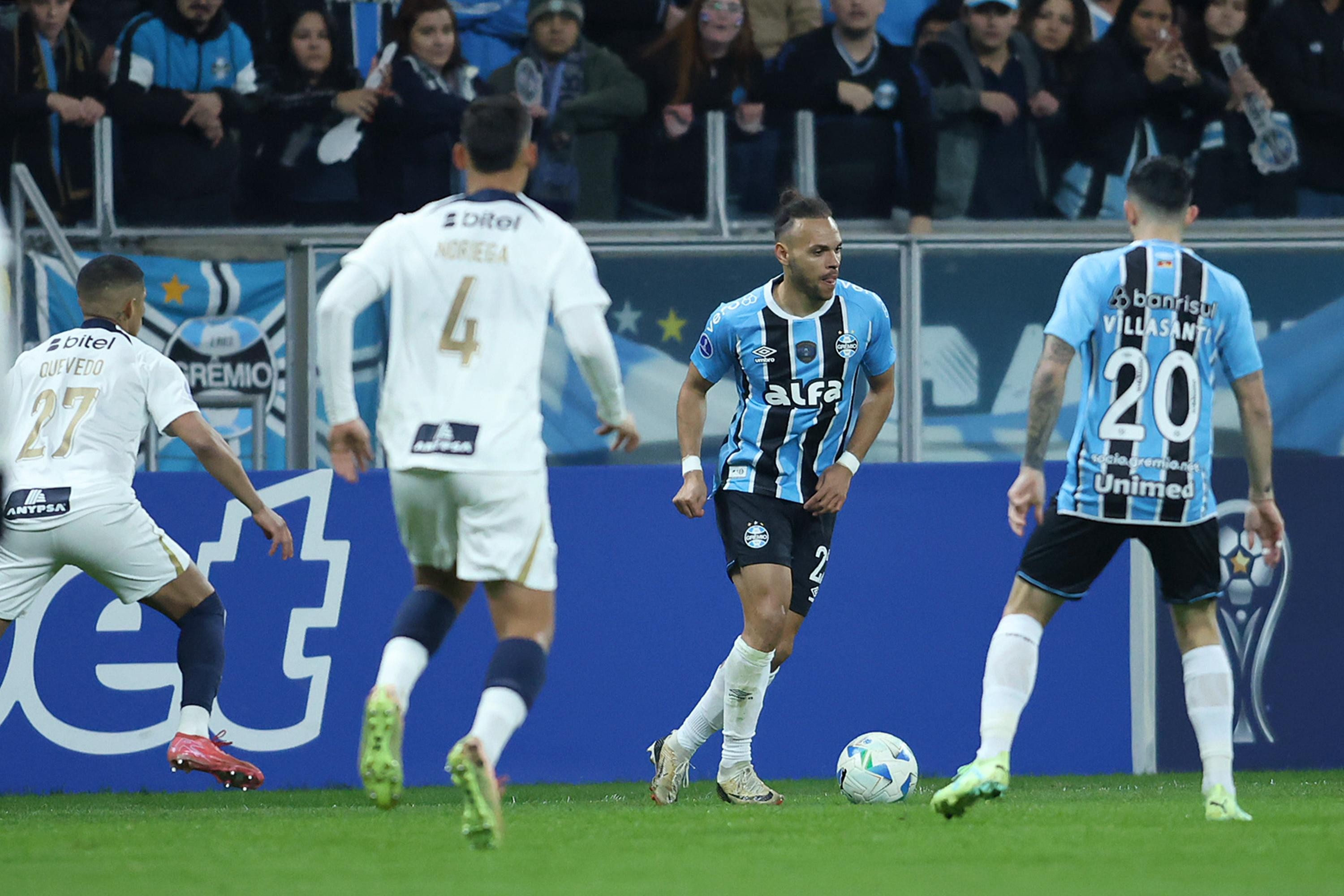 Desempenho dos Atacantes e Mano na Eliminação do Grêmio na Sul-Americana