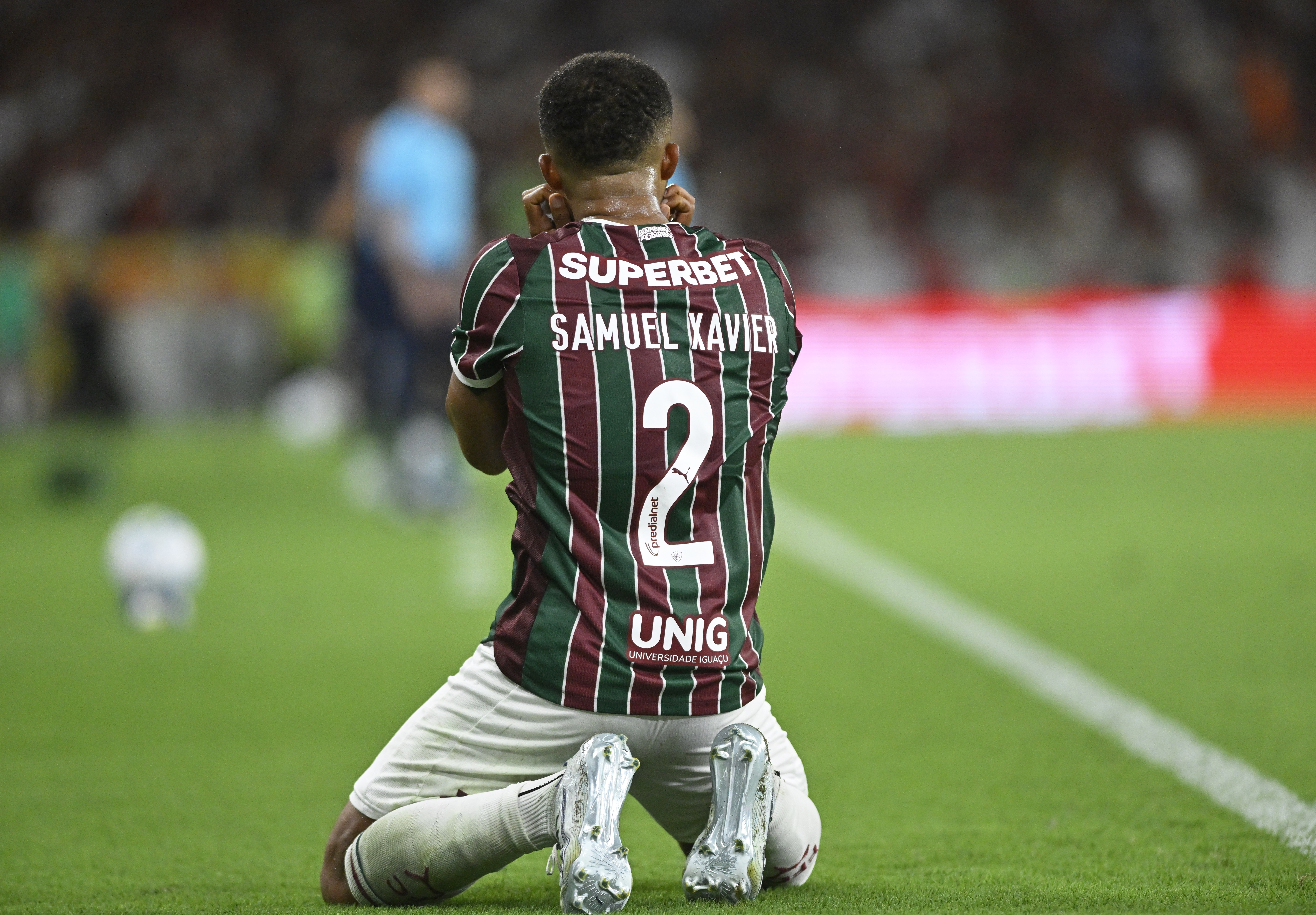 Samuel Xavier reclama da não expulsão de Pulgar no Flamengo x Fluminense: "Definiu o jogo"