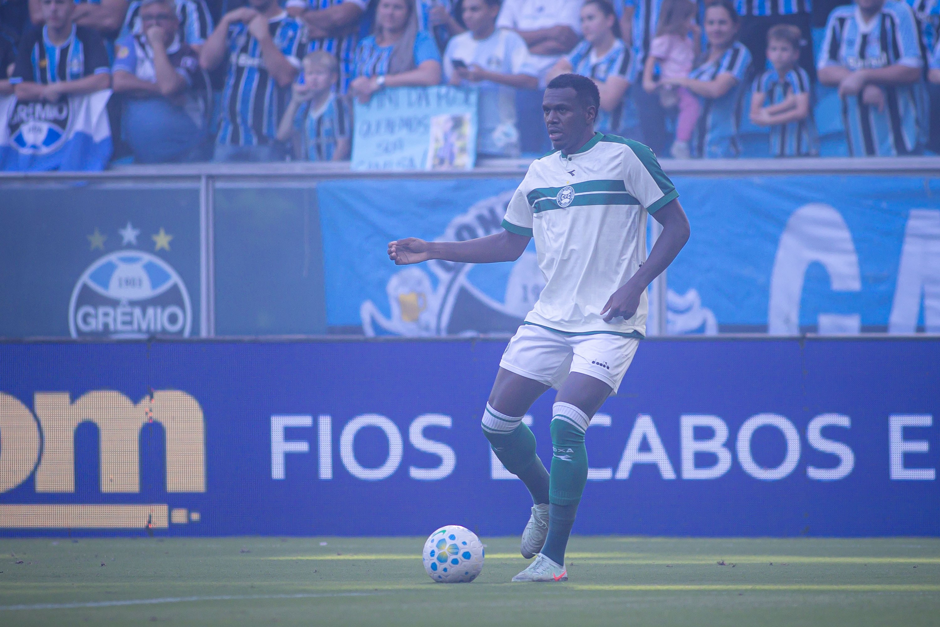Atuações do Coritiba: dupla é expulsa em derrota para o Grêmio; dê suas notas