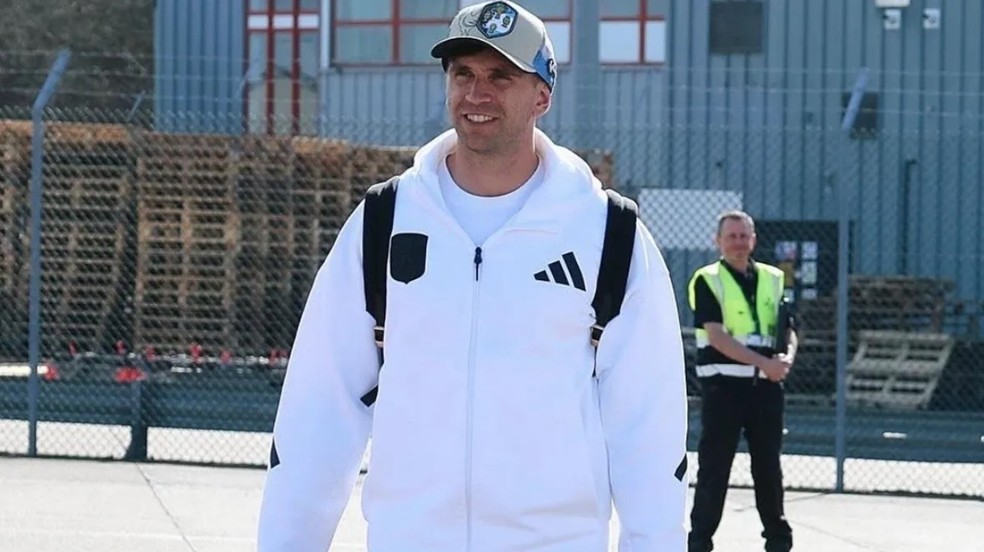 Dibu Martínez provoca franceses em jogo da Champions League — Foto: Reprodução/Instagram Aston Villa