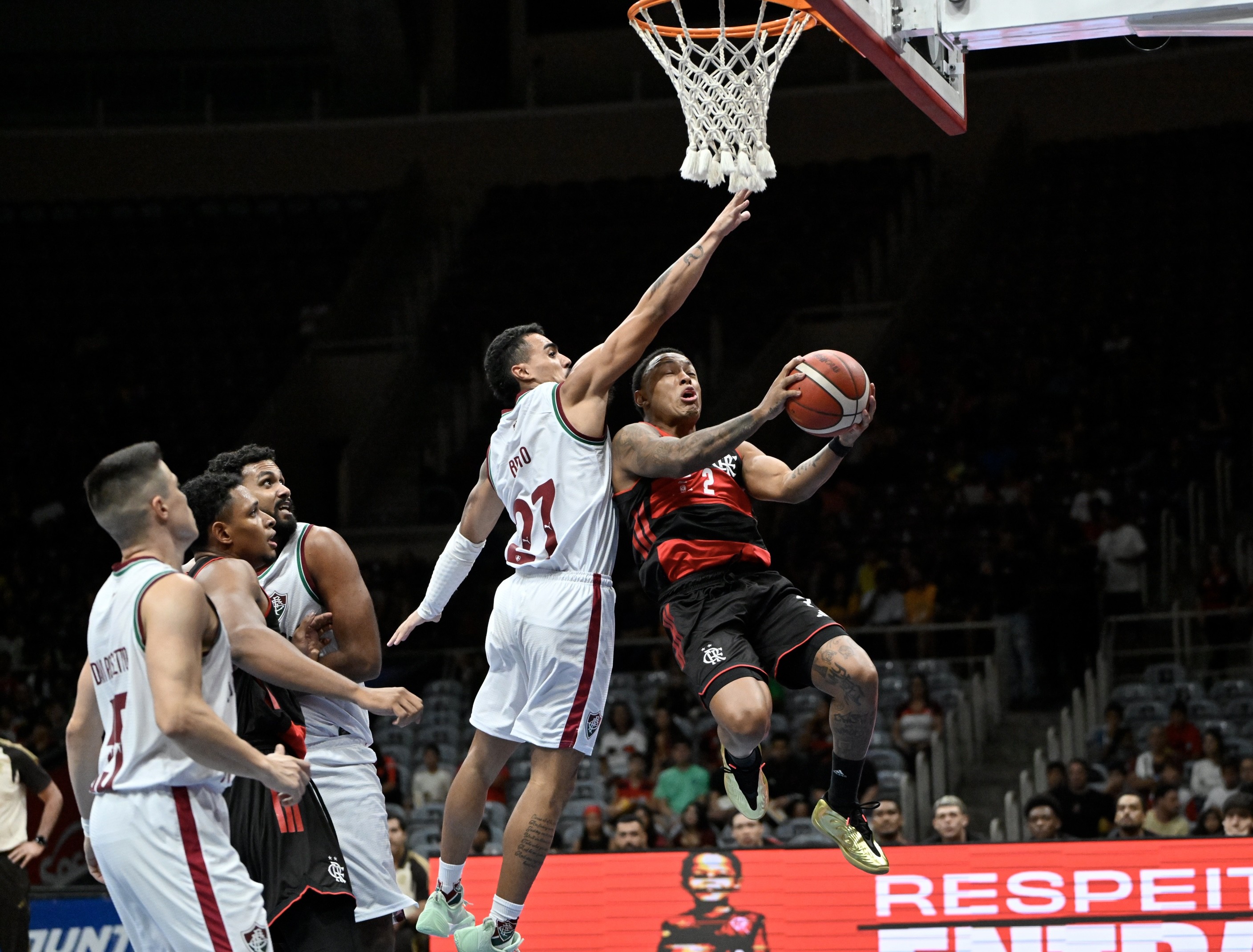 Flamengo bate Fluminense e conquista 19º título seguido do Campeonato Carioca de basquete