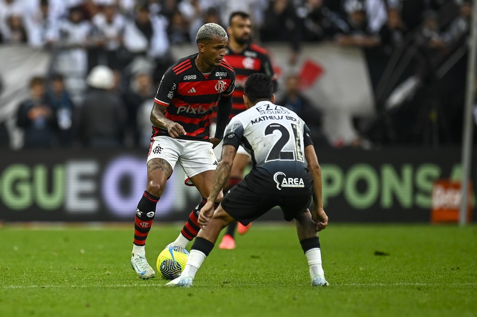 Wesley em ação no Corinthians x Flamengo