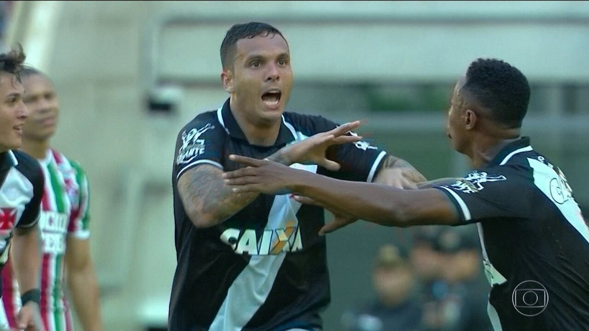 NETVASCO - Fã-clube do lateral-esquedo Ramon marca presença nos jogos do  Vasco - 10/08/2009 - SEG - 11:22