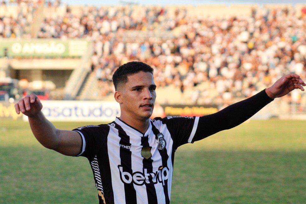 Thiaguinho em ação com a camisa do Treze — Foto: Wellington Faustino/FPF-PB