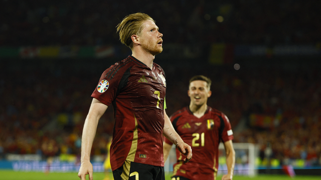 Kevin De Bruyne comemora gol em Bélgica x Romênia
