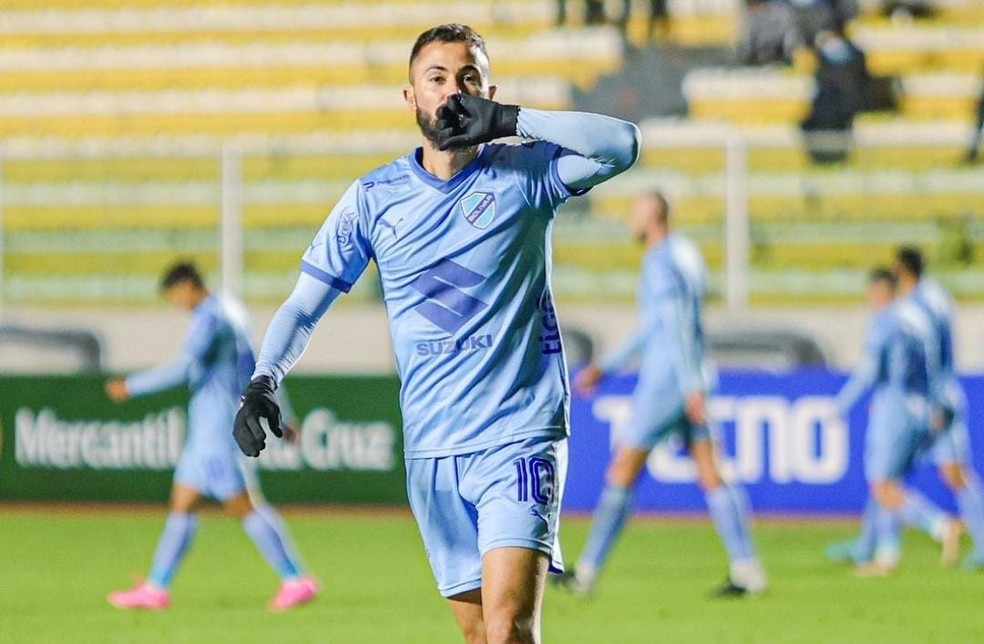 Bruno Sávio comemora um gol pelo Bolívar — Foto: Divulgação / Bolívar