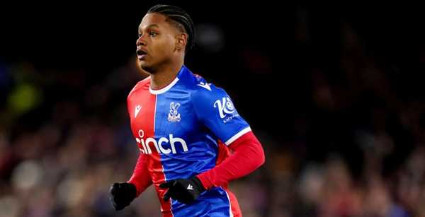 Matheus França exalta amor pelo Flamengo e destaca gramados perfeitos no Brasil.