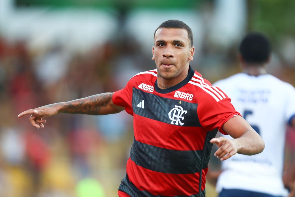 Petterson celebra gol contra o São José, na Copinha — Foto: Gilvan de Souza/Flamengo