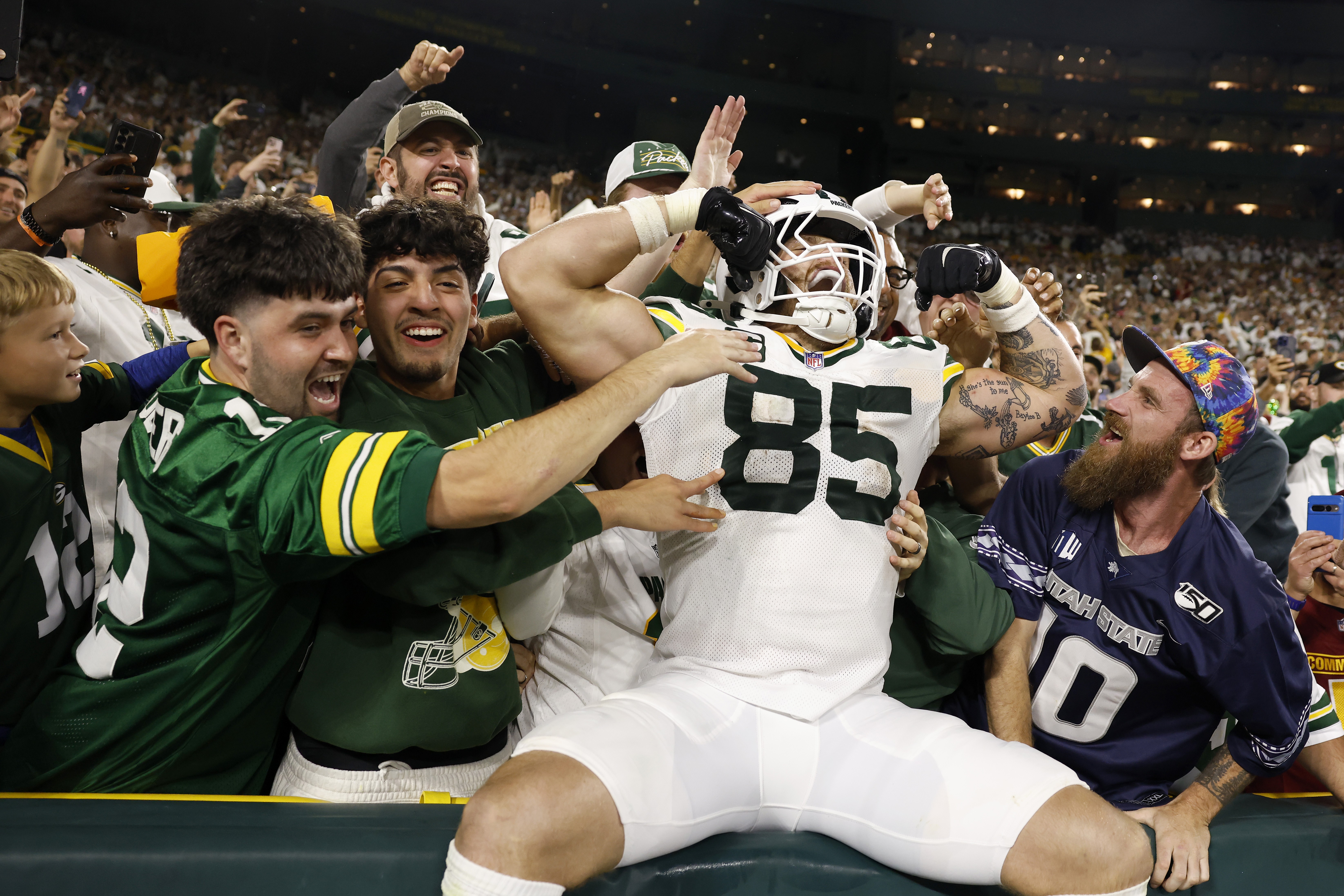 NFL: Packers jogam bem e vencem Commanders em casa