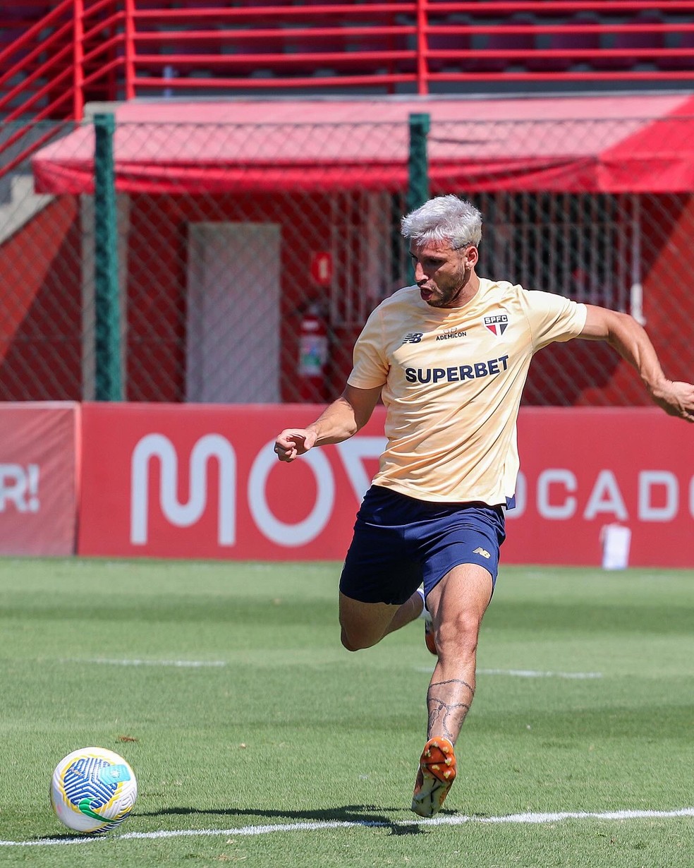 Calleri em treino do São Paulo — Foto: Divulgação / São Paulo