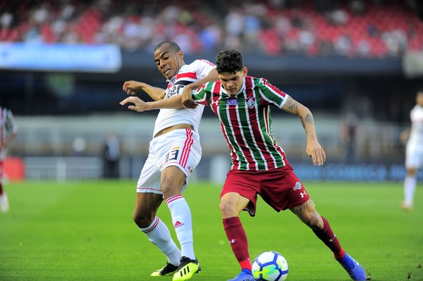 Fluminense terá direito à quantia na compra do lateral Ayrton Lucas pelo  Flamengo; veja os valores - Lance!