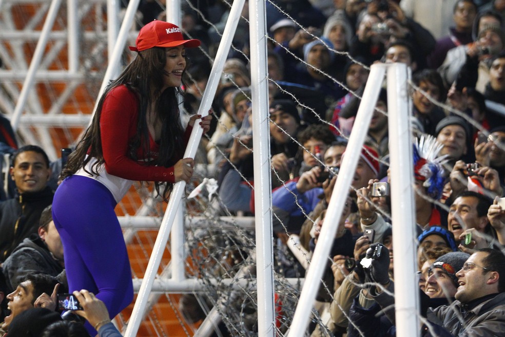 Larissa Riquelme em Paraguai x Venezuela na Copa América de 2011 — Foto: Marcelo Hernandez / Getty Images