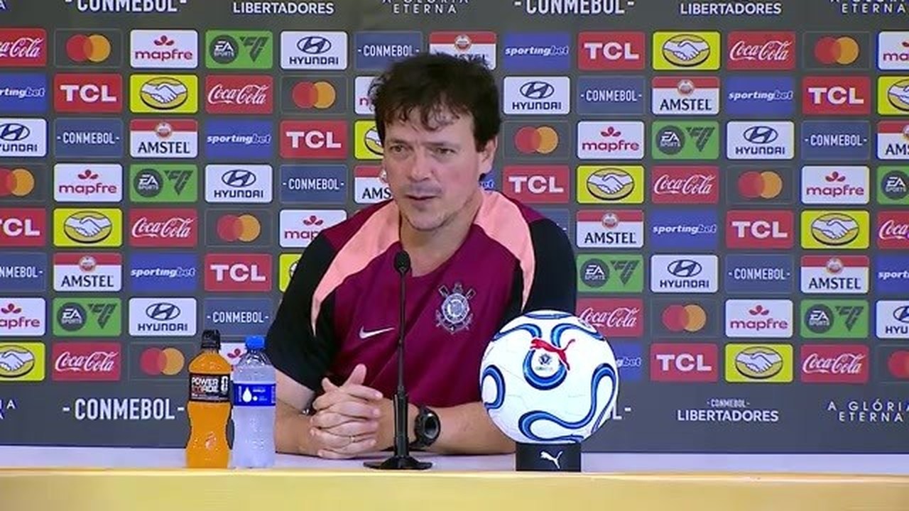 Raniele assume responsabilidade e pede desculpas após expulsão em duelo do Corinthians