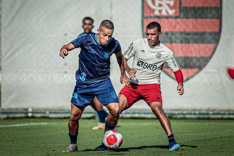 Petterson em ação no jogo-treino contra o Olaria — Foto: Vinicius Gentil/OAC