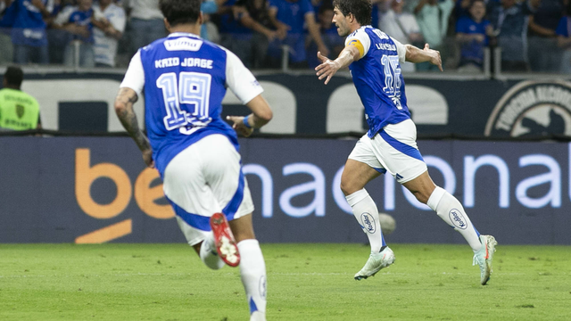 Lucas Silva, do Cruzeiro, comemora gol marcado diante do Bragantino