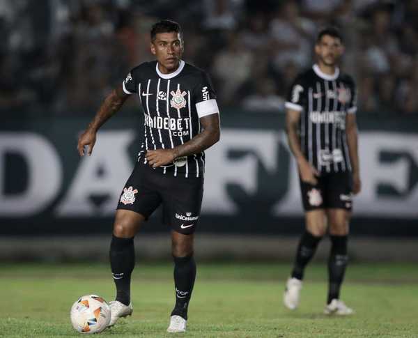 Paulinho mantém mistério sobre continuidade no Corinthians próximo do fim de contrato.