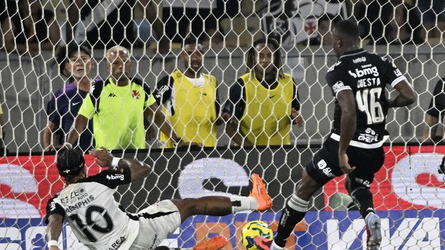 Vasco x Corinthians gol Memphis