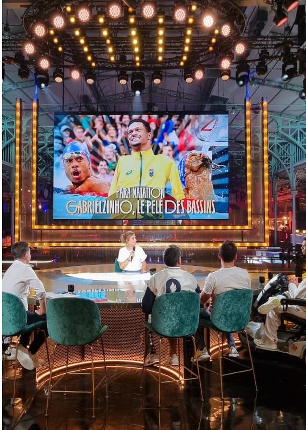 Gabrielzinho é convidado por televisão francesa e apresentado como "Pelé das piscinas brasileiras" — Foto: Fábio Antunes / treinador do Gabrielzinho