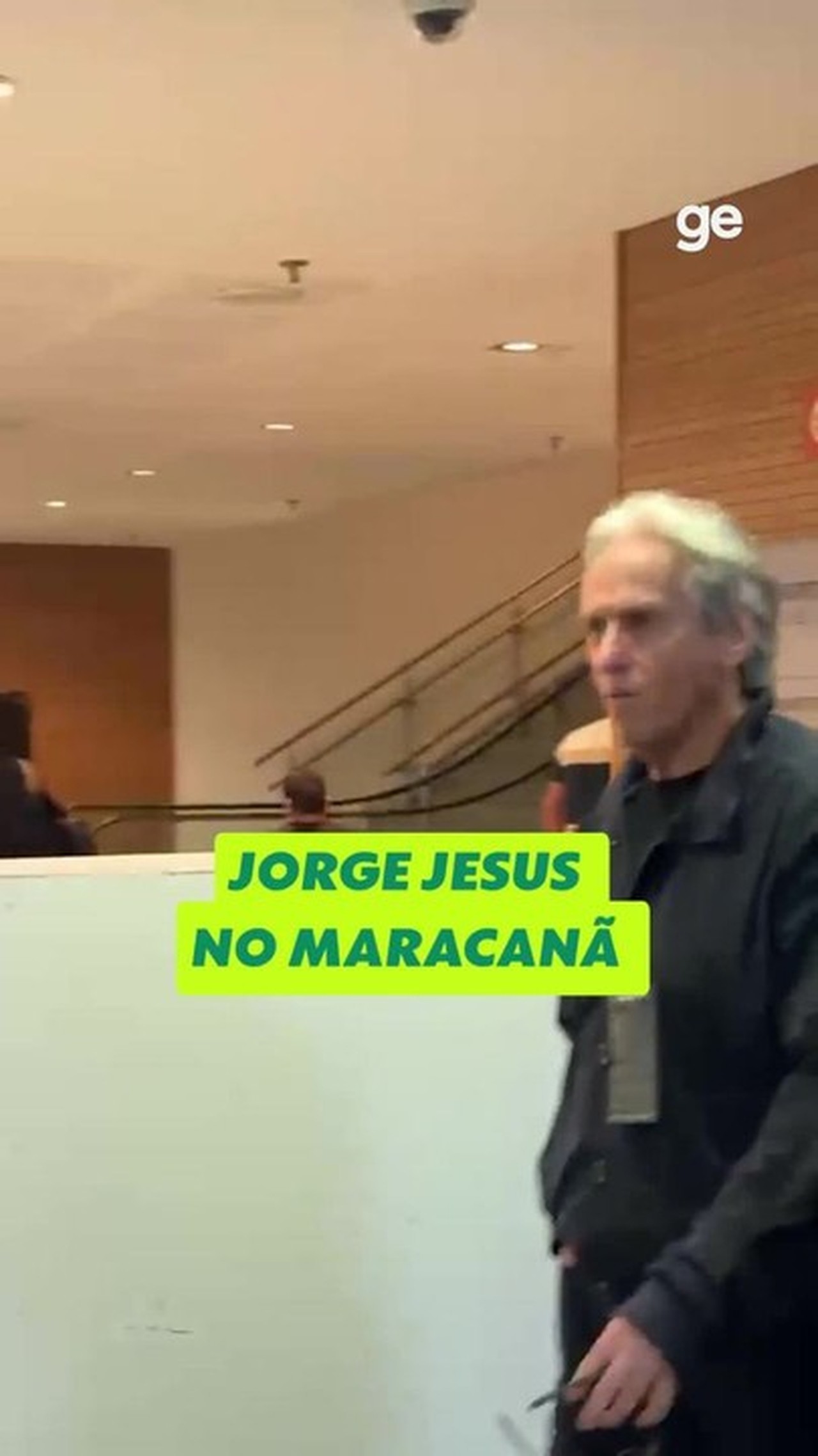 Jorge Jesus marca presença no Maracanã para duelo entre Flamengo e Coritiba