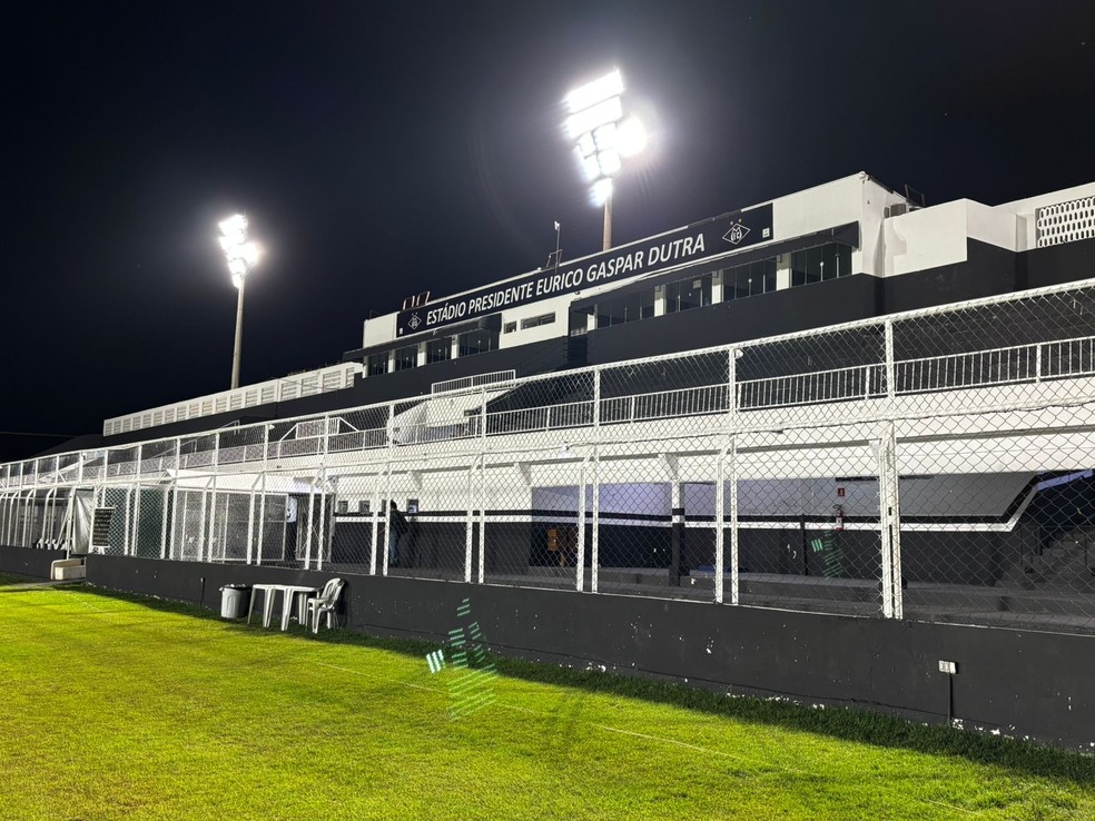 Estádio Dutrinha recebe melhoria na iluminação dos refletores — Foto: Assessoria Mixto