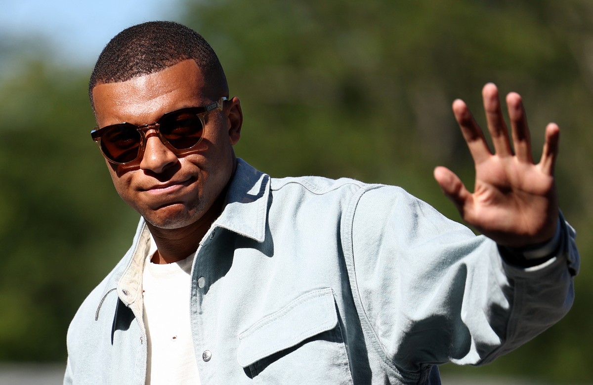 Mbappé se présente en équipe de France avec style |  football français