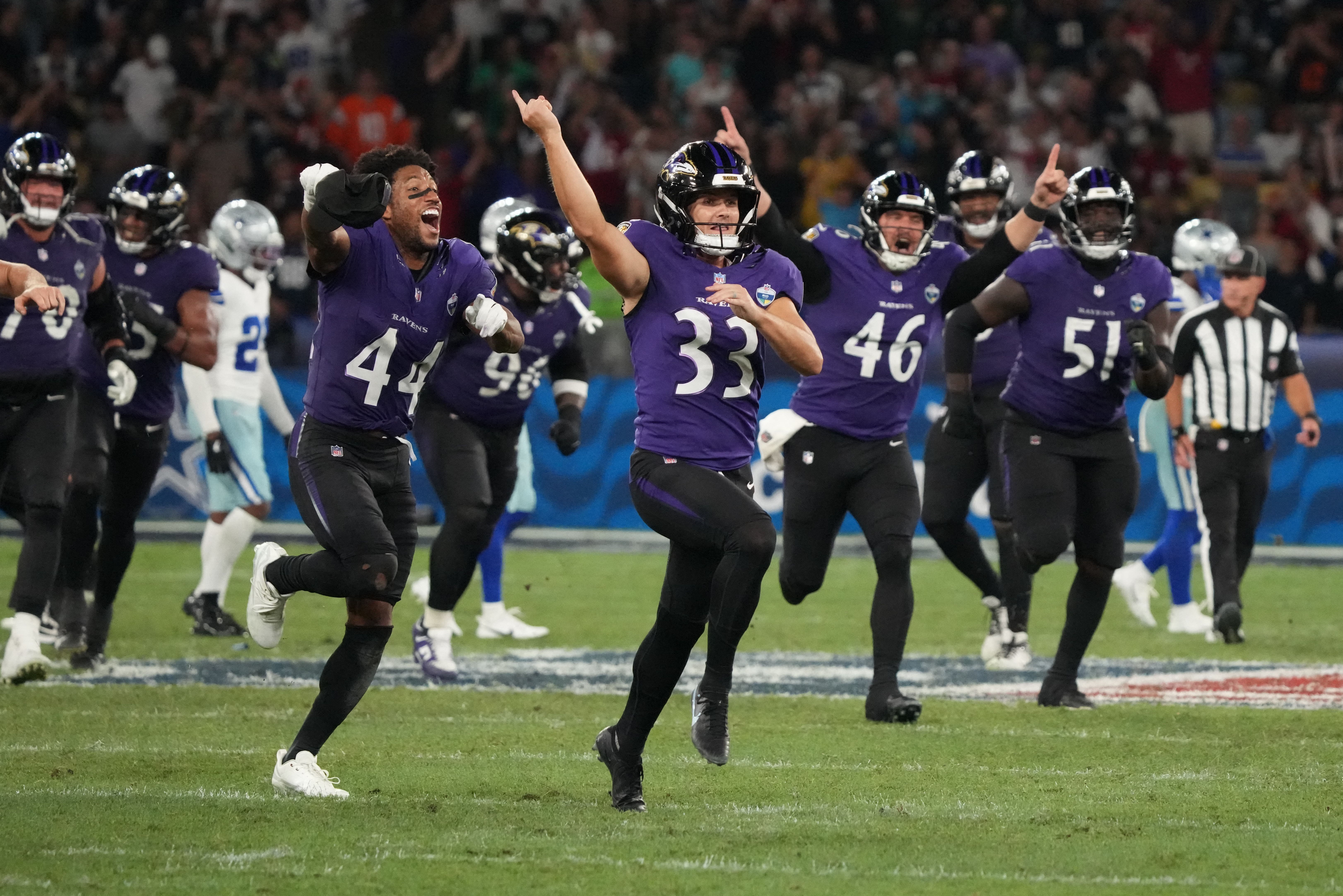 Kicker dos Ravens imita Cristiano Ronaldo após chute decisivo no Maracanã