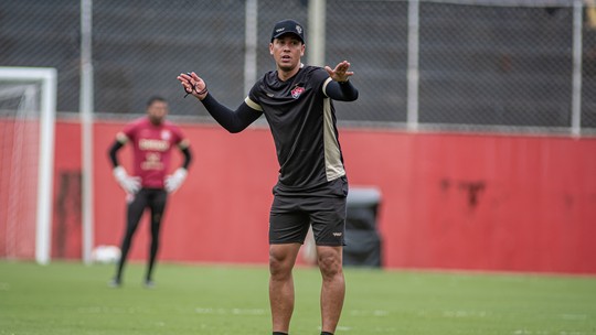 Vitória treina sem Fábio, infectado com catapora; veja como foi o dia Leão