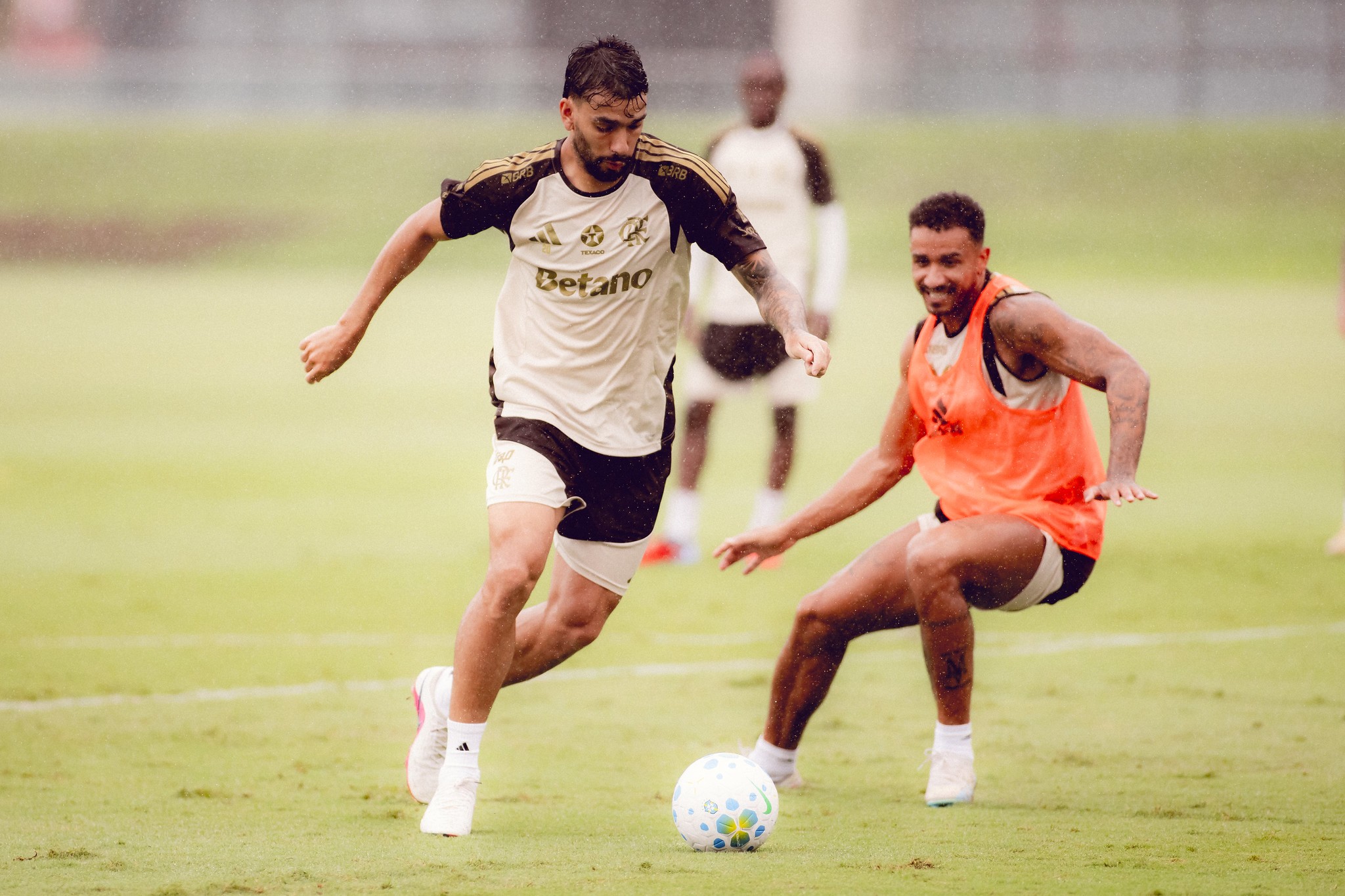 Flamengo Pode Alterar Ataque contra o Cruzeiro; Bruno Henrique Segue Fora da Partida
