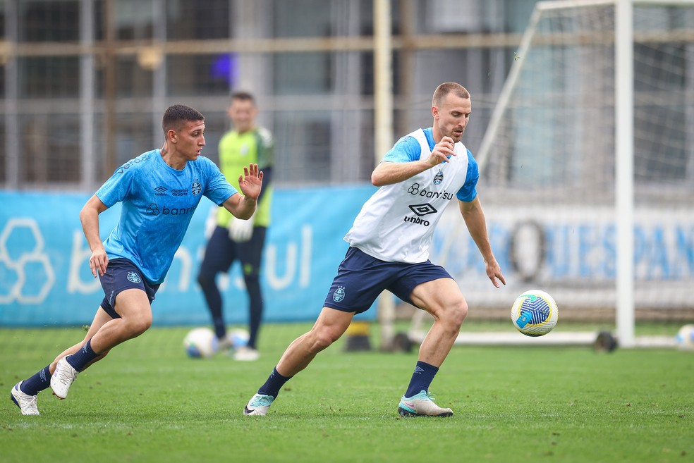 Rodrigo Ely fica fora dos últimos dois jogos do Grêmio — Foto: Lucas Uebel/Divulgação Grêmio