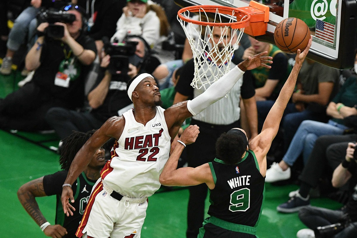 Boston Celtics bate Miami Heat e vai às finais da NBA contra Warriors -  Jornal de Brasília