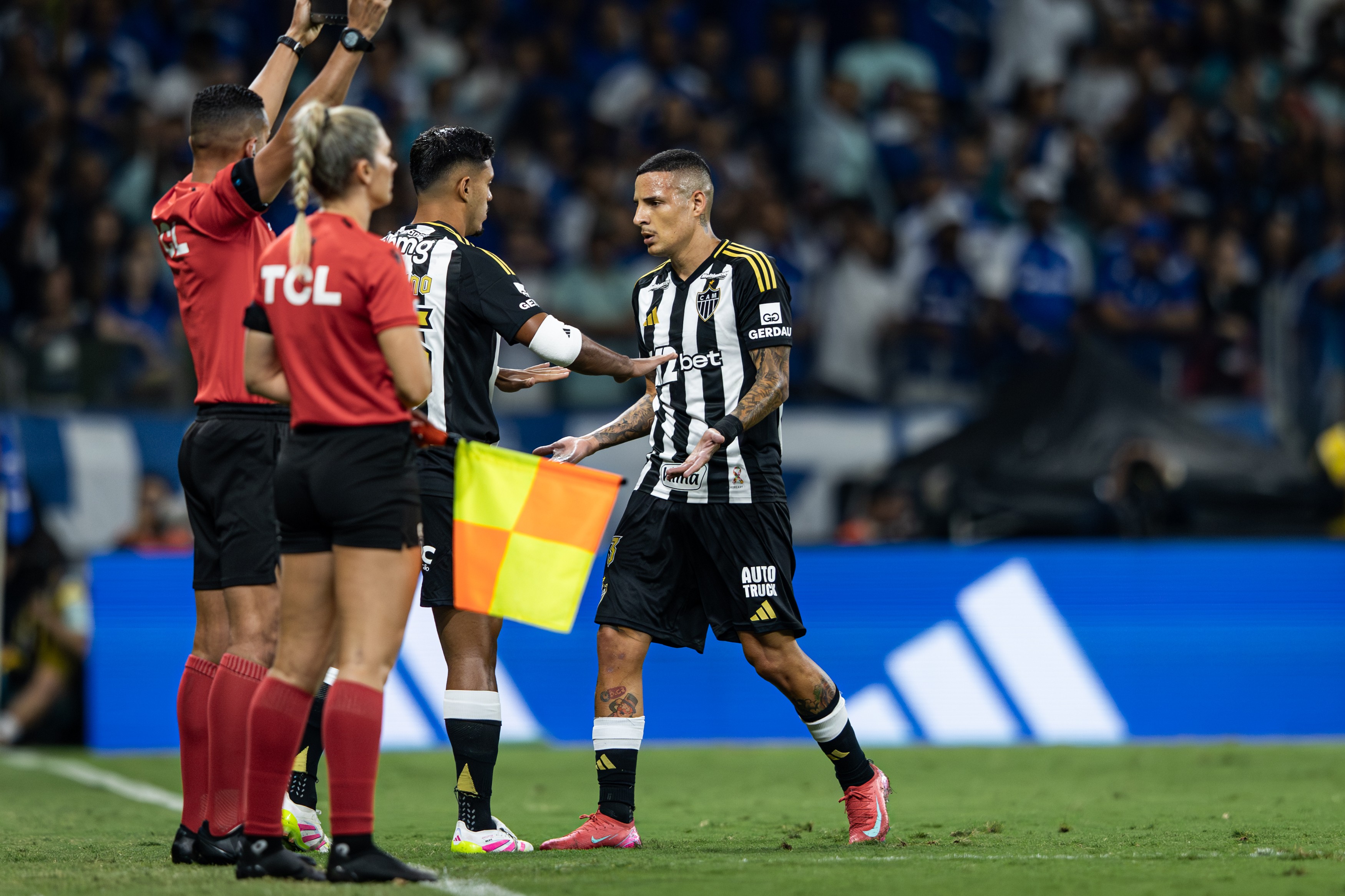 Dúvidas no Atlético-MG? Hulk explica incômodo antes de jogo, e Arana comenta substituição