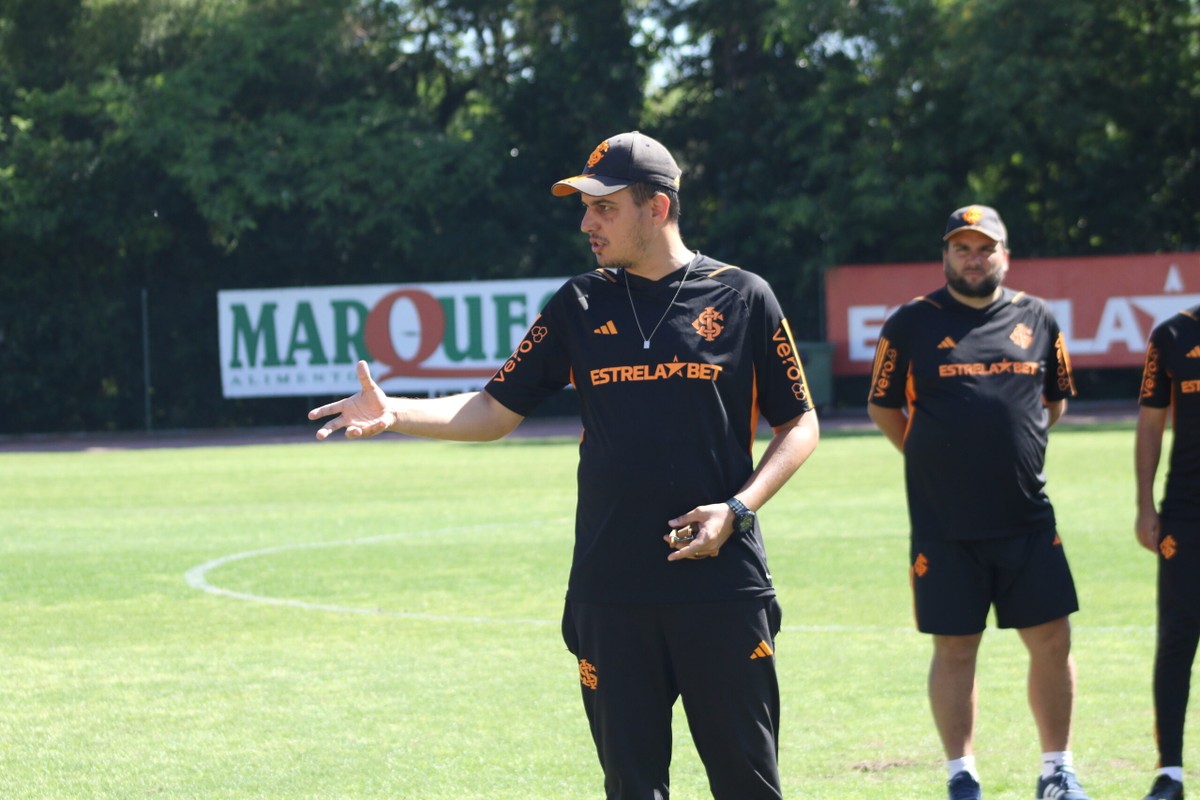 Apalavrado, técnico ex-Inter deve assumir time feminino do Corinthians