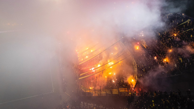 Torcida do Peñarol faz grande festa em classificação contra o Flamengo