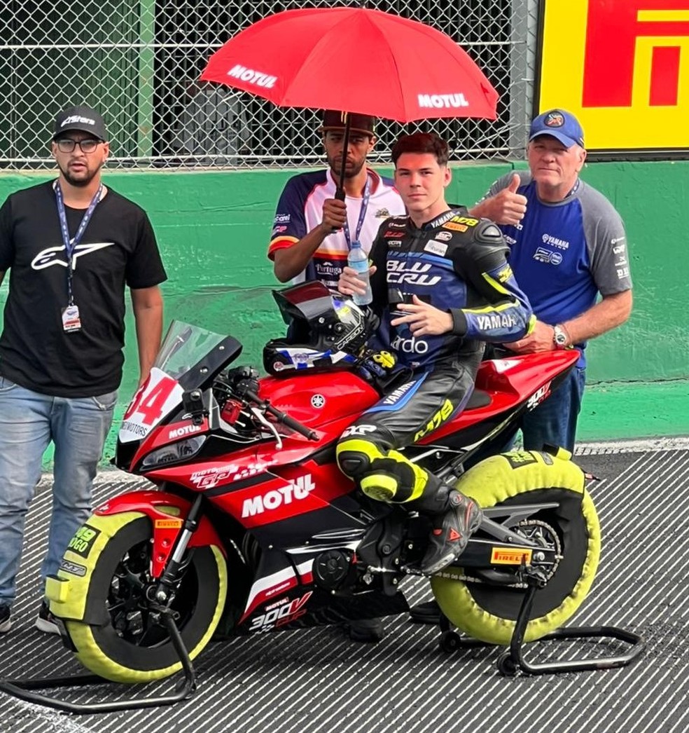 Piloto Gustavo Viana em Interlagos — Foto: Divulgação