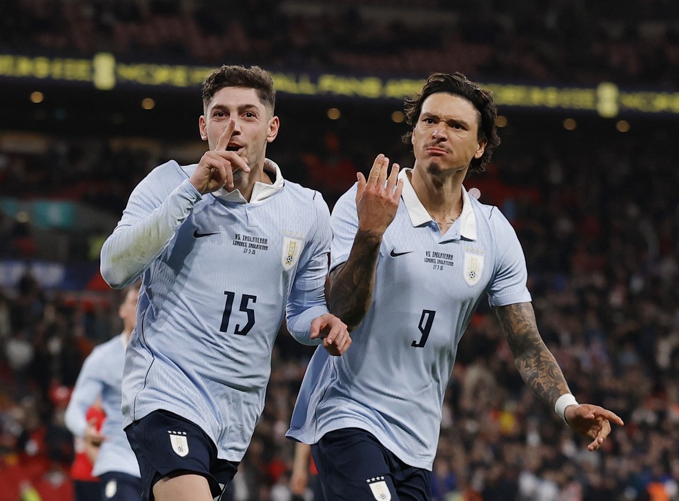 Valverde e Darwin comemoram pelo Uruguai