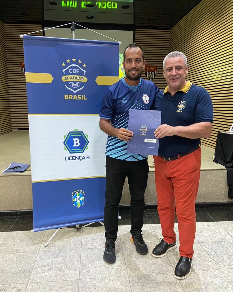 Roger Guerreiro tirou a licença B de treinador da CBF — Foto: Divulgação