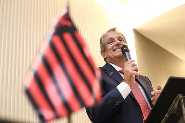 Preocupação com as finanças e busca por receitas regem início de Bap no Flamengo