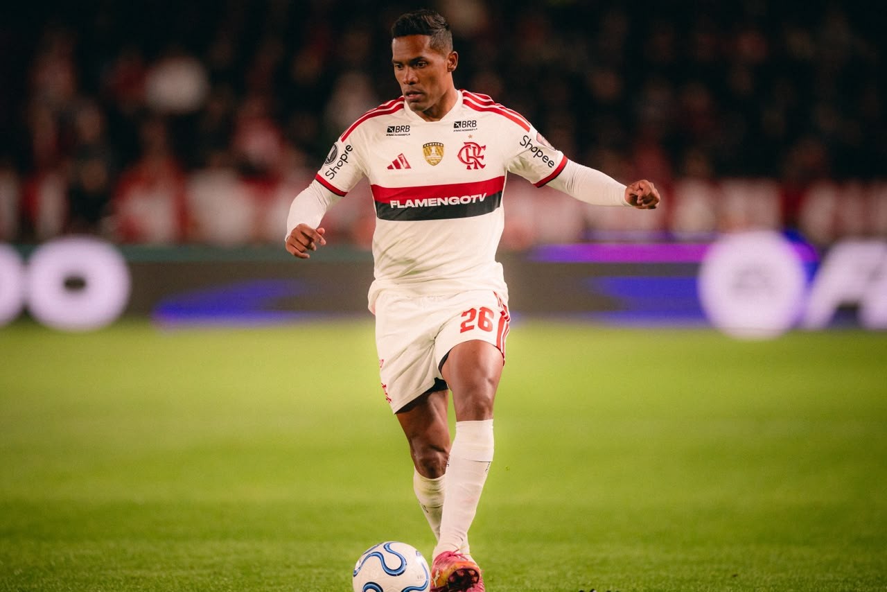Alex Sandro se destaca e engata sequência que não acontecia desde março no Flamengo