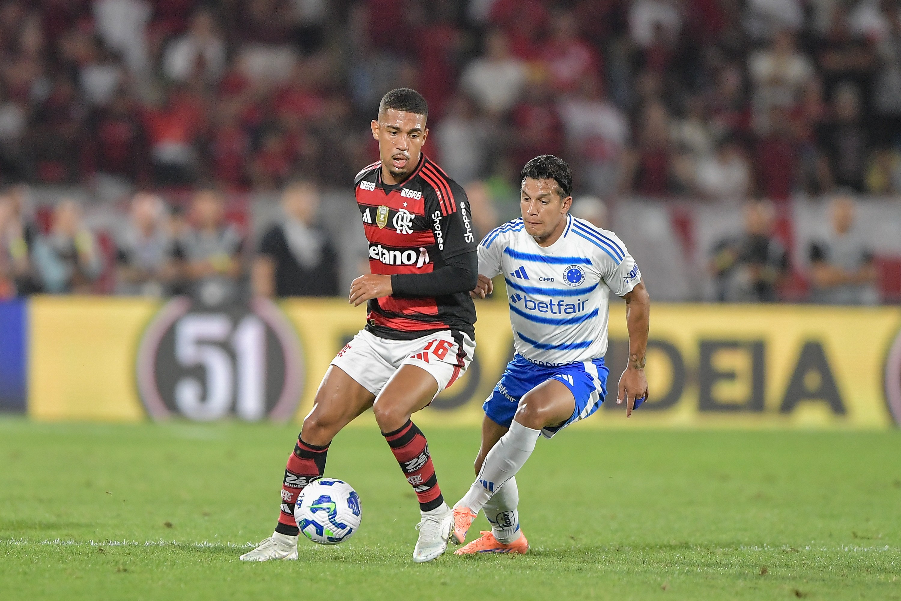 Atuações do Fla: Rossi brilha, mas ataque esbarra em noite apática
