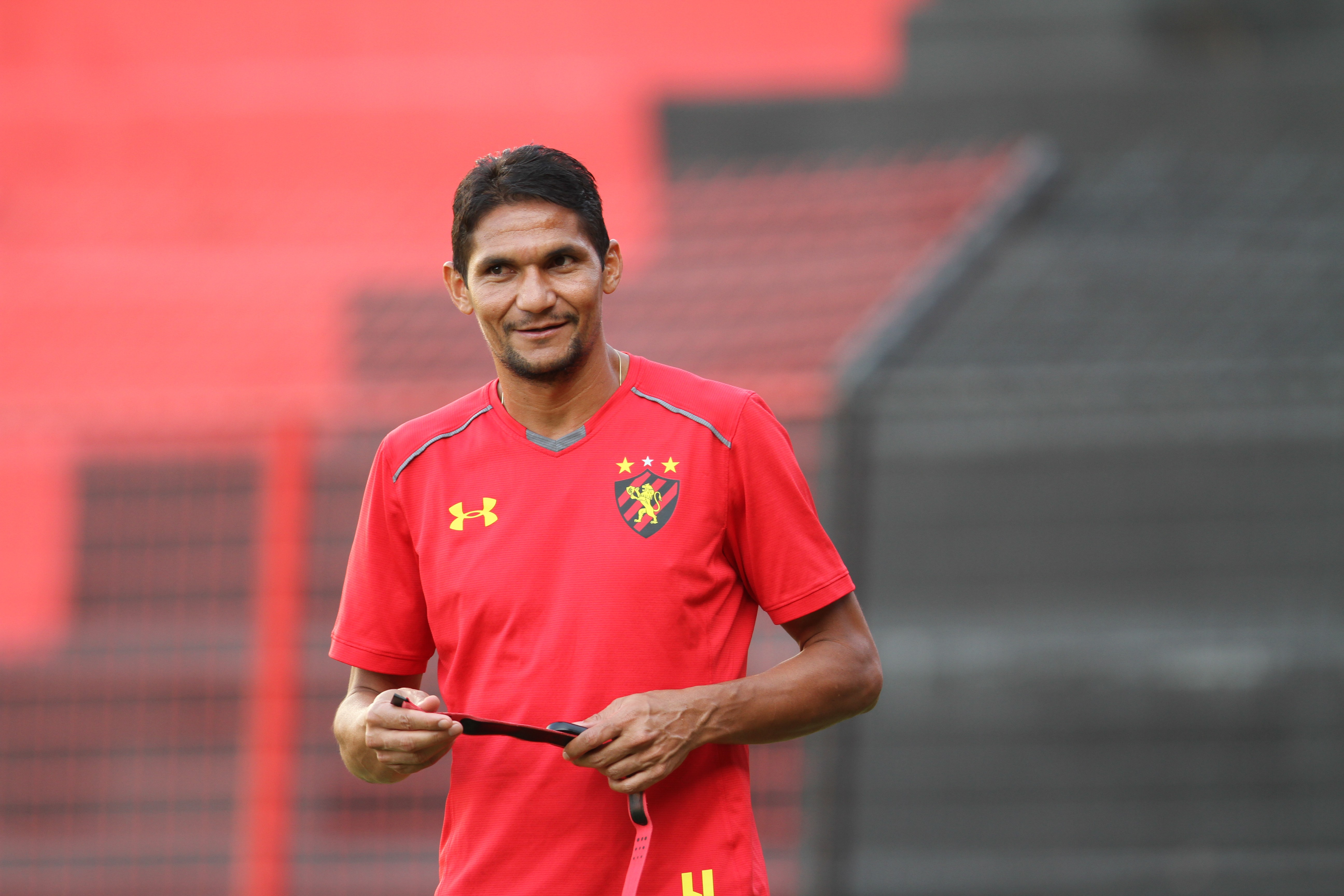 Sport acerta renovação com Durval até o final de 2019 | Ge