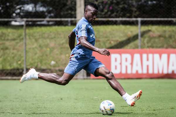 SAÍDA DEFINIDA! Jogador do Cruzeiro fica fora dos planos e busca novo destino!